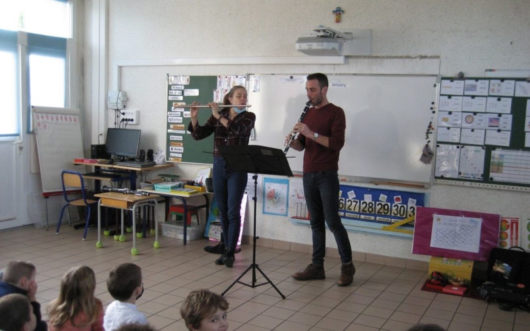 Des musiciens à l’école